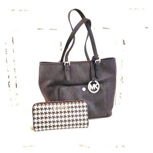 Michael kors purse with wallet